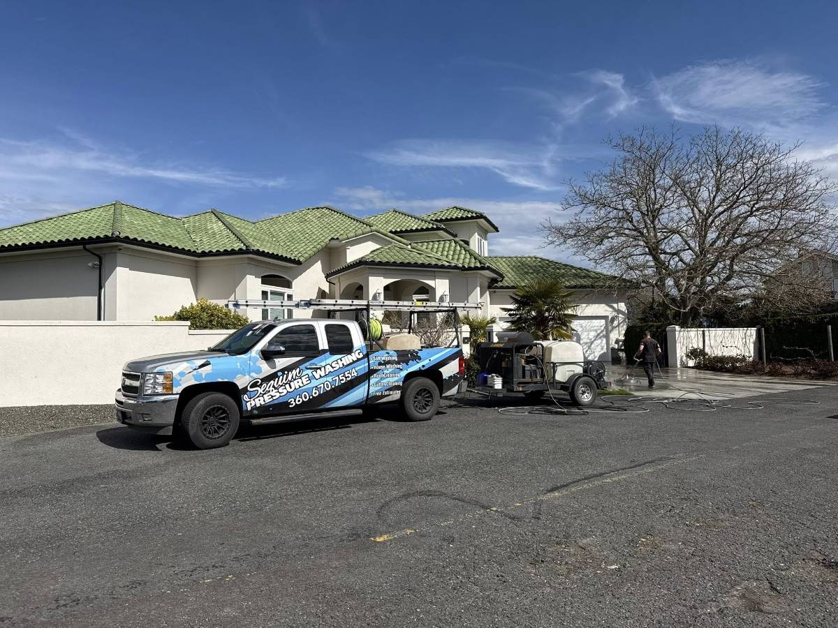 Sequim Pressure Washing worker pressure washing
